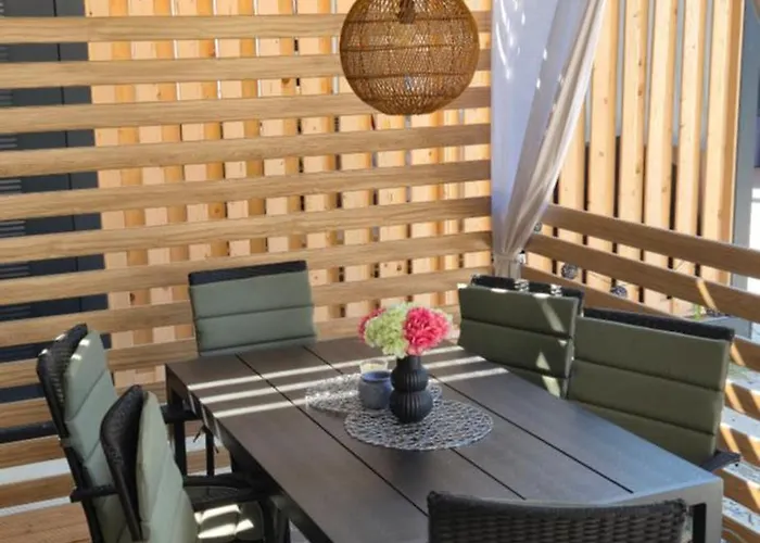 Plas Mobile アパート トゥラニ